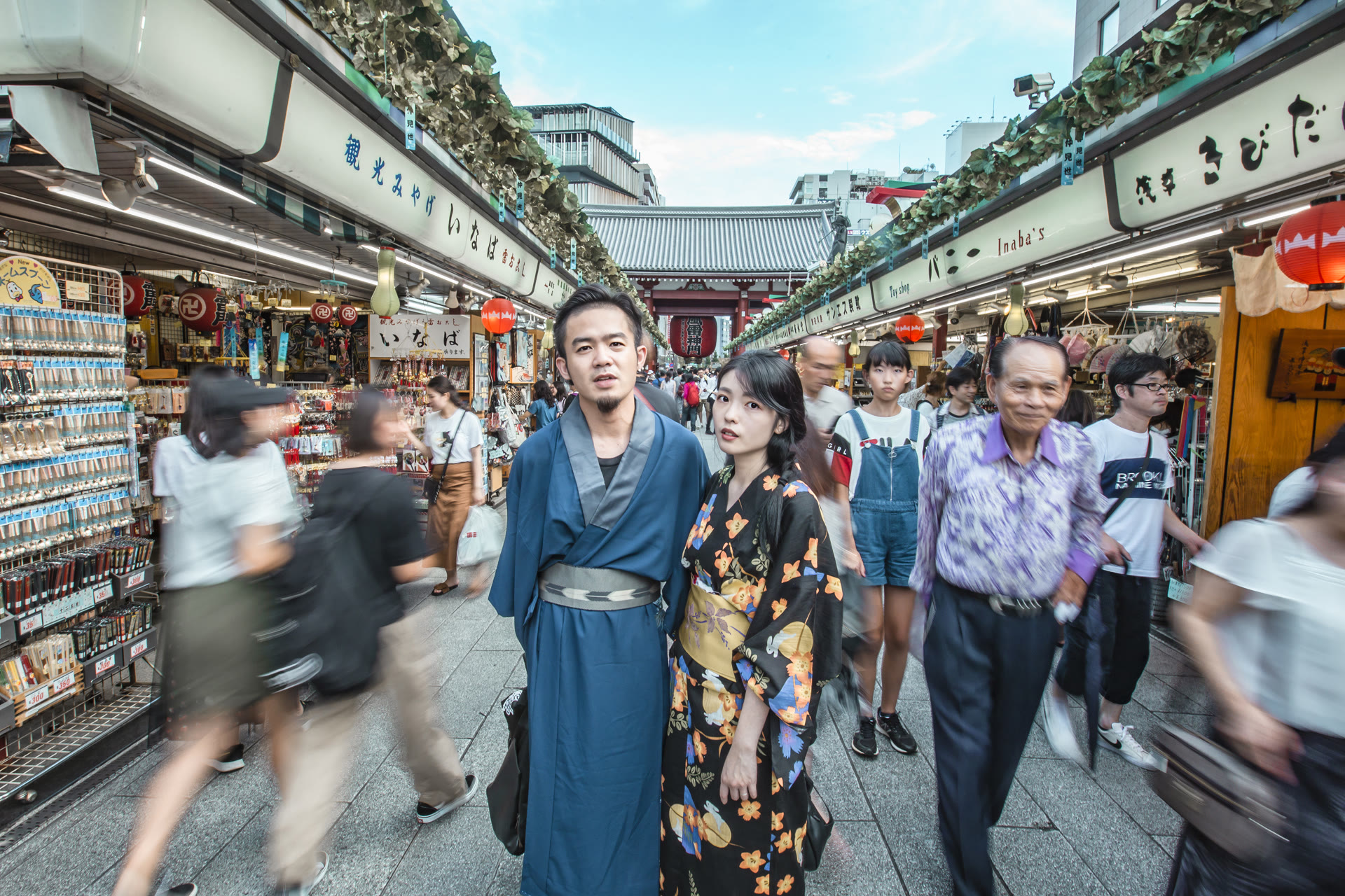 Couple in kimono walking the Nakamise shopping street in Asakusa